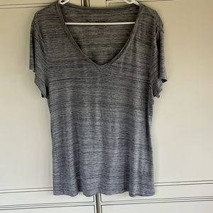 Apt. 9 V-Neck Tee size L